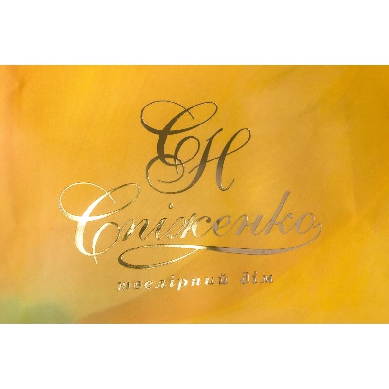 Фото логотипа на бумажном пакете