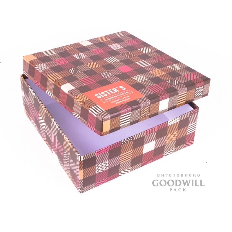 Коробка для одягу із переплетеного картону з логотипом фото