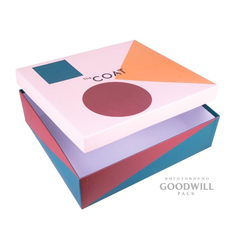 Коробка для одягу з логотипом The Coat фото