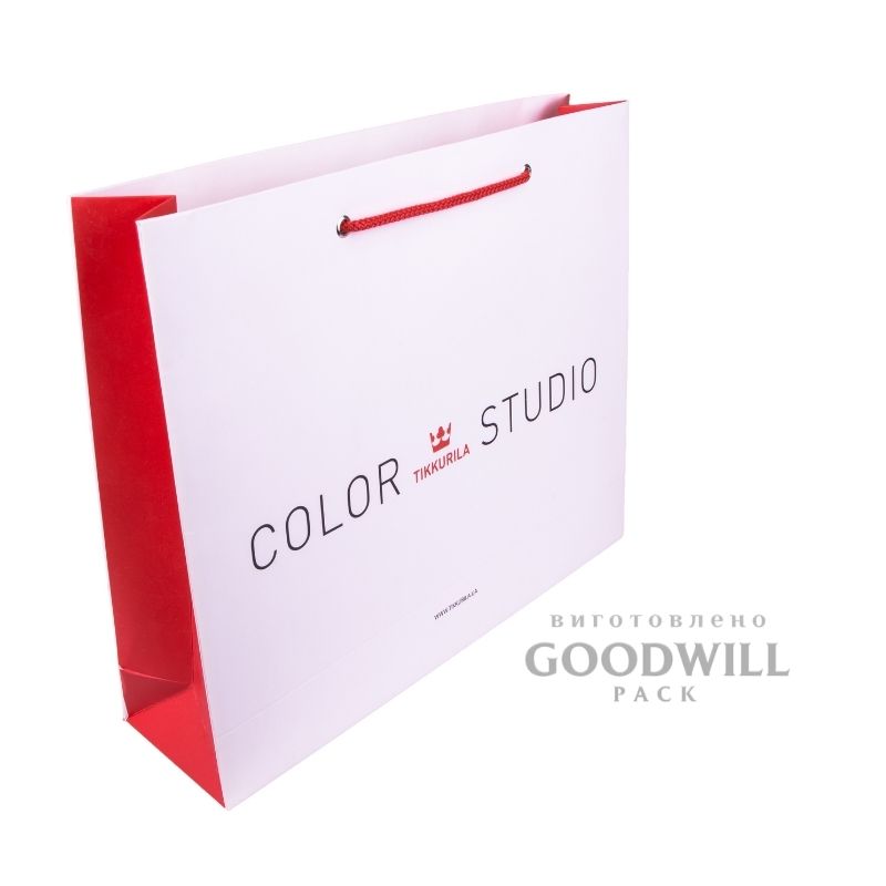 Пакет из картона с логотипом компании фото