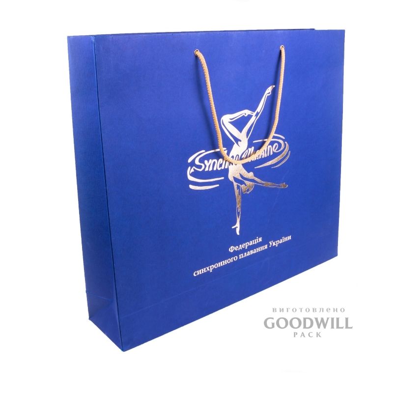 Пакет из картона с логотипом фото