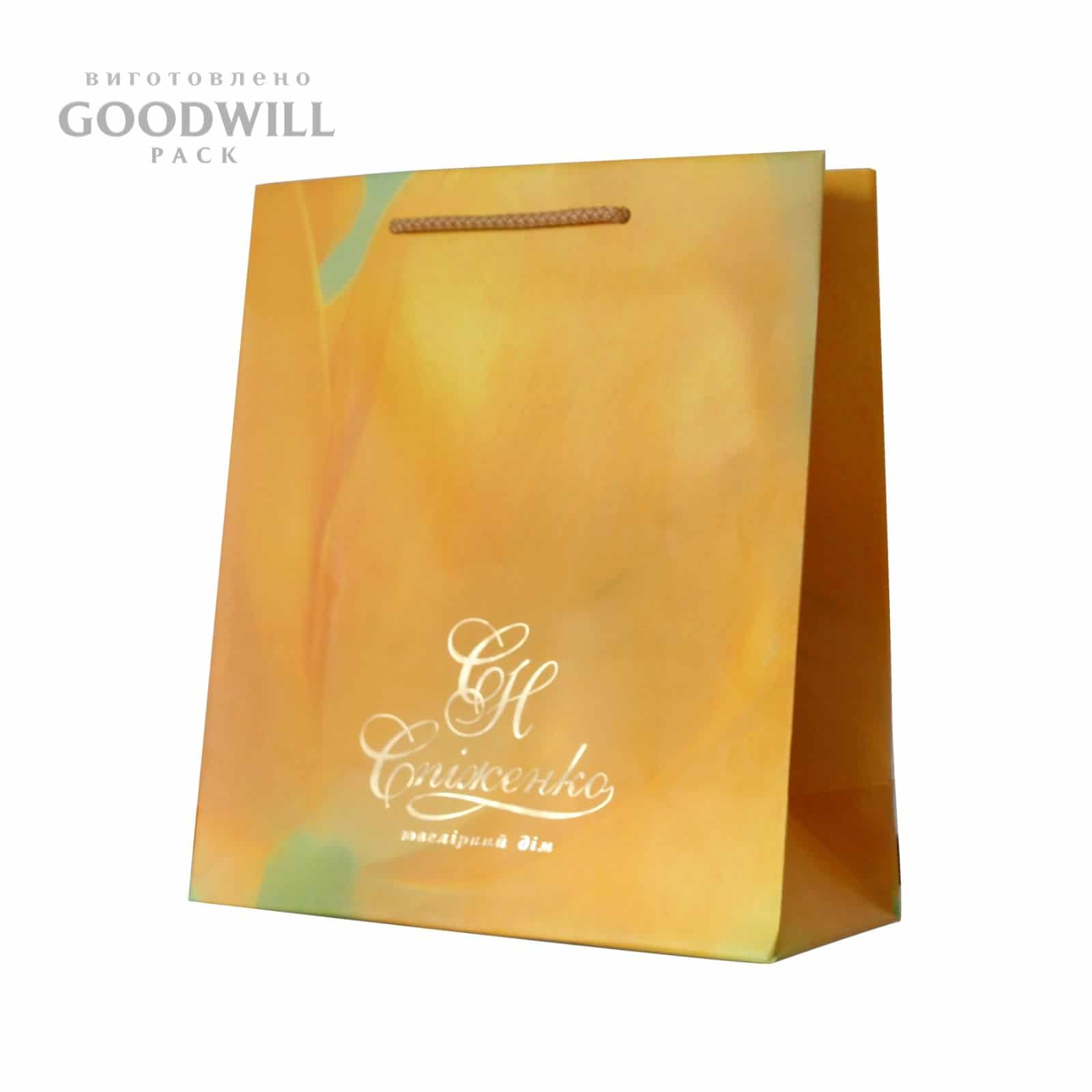 Пакет із паперу з логотипом