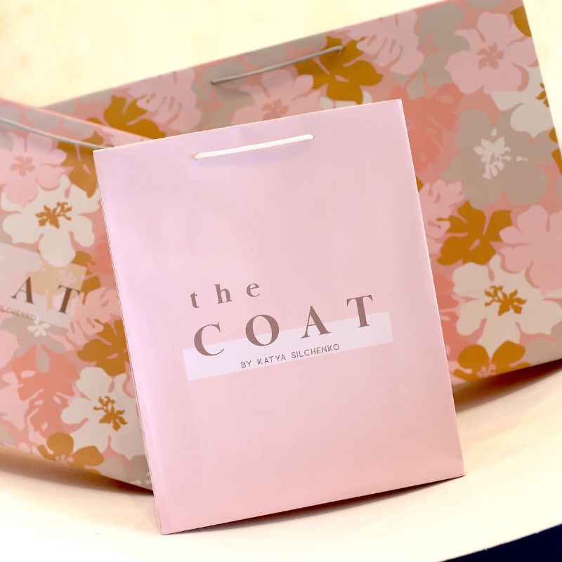 Фотографія паперові пакети з картону з логотипом