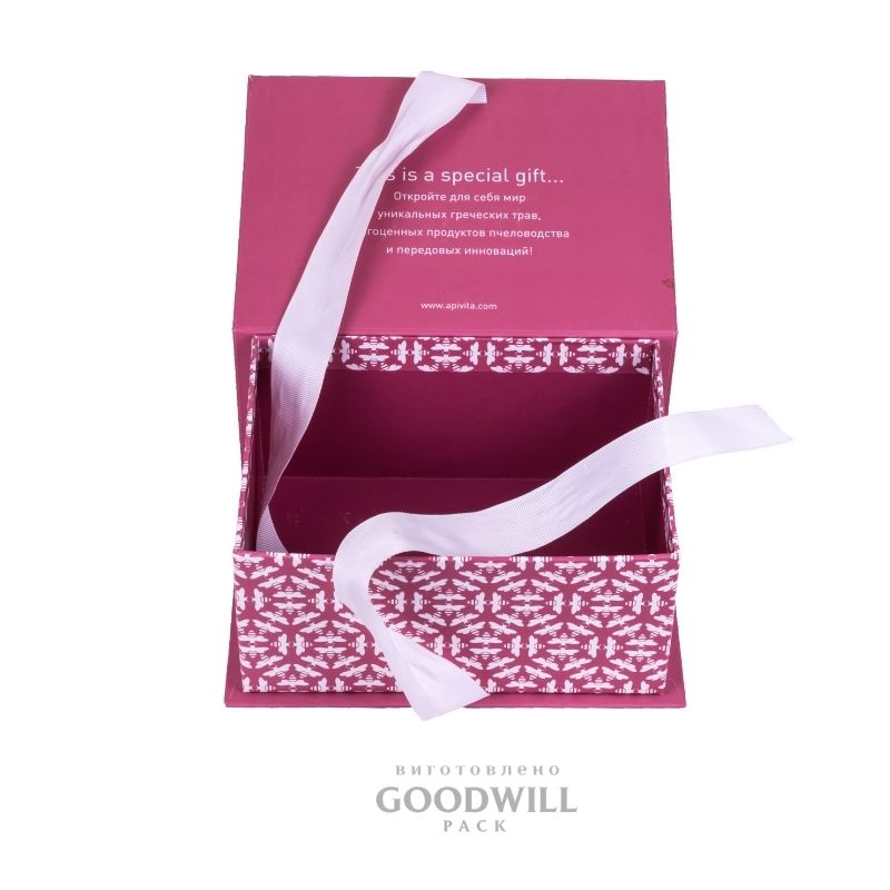 Коробка с репсовой лентой брендированная