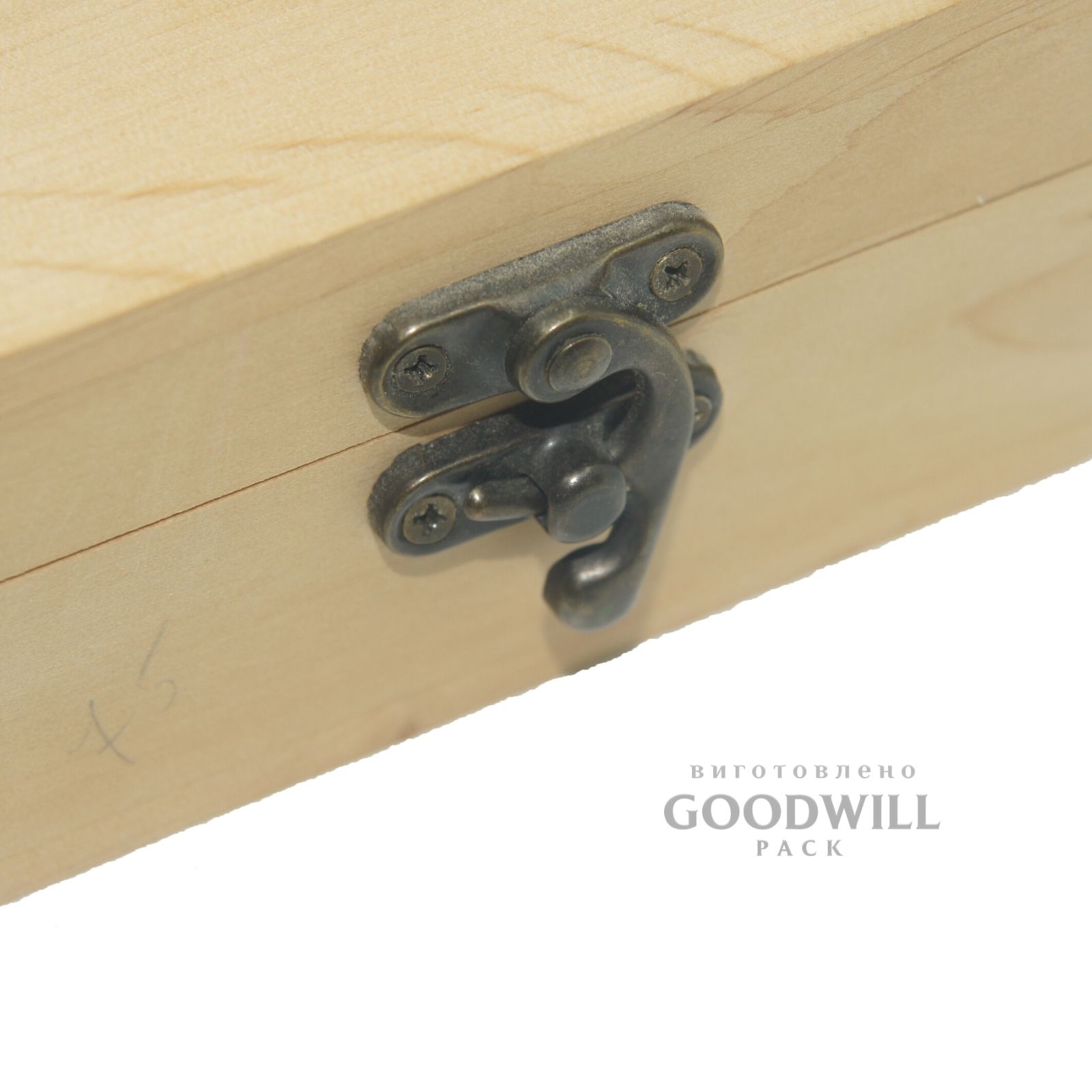 Коробка деревянная с замком