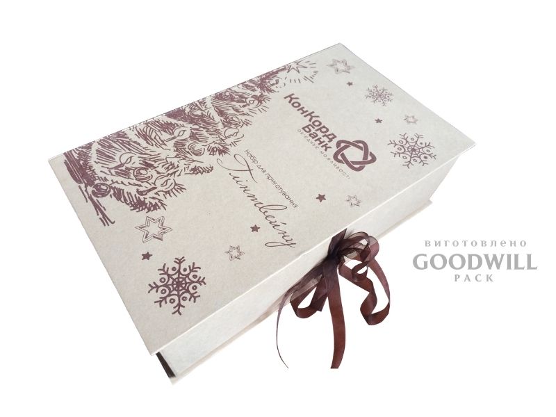 Брендована коробка з логотипом та репсовою стрічкою