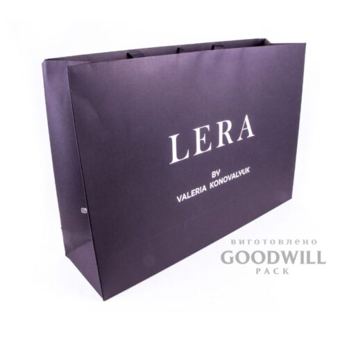 Фото брендированный бумажный пакет с логотипом