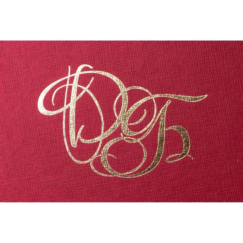 Фото логотипа на брендированной коробке