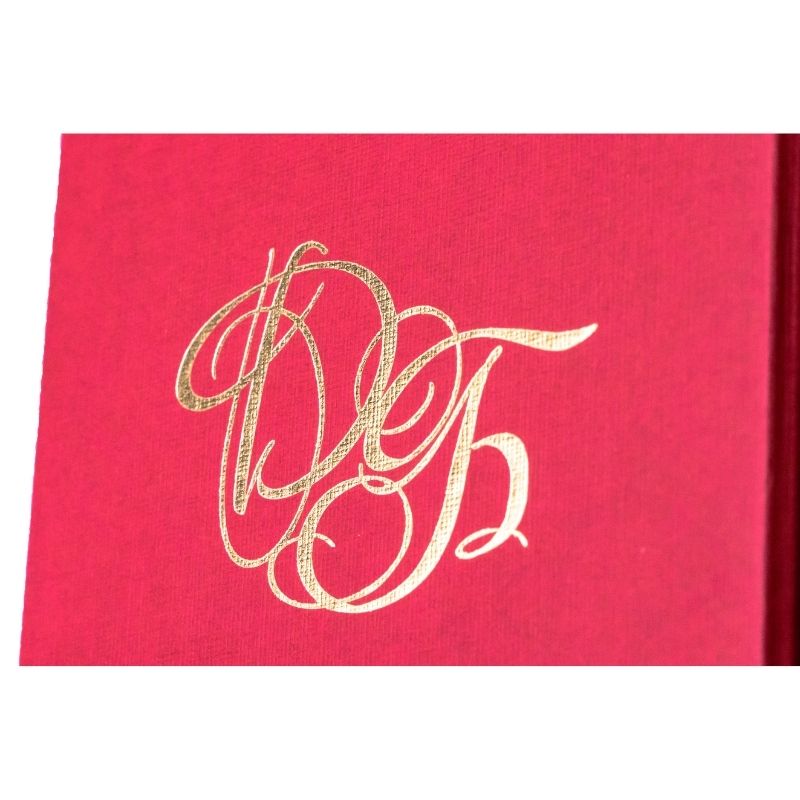 Логотип на картонной коробке для бижутерии фото