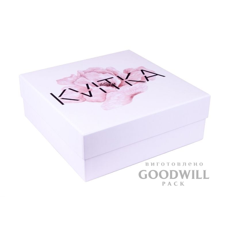 Фірмова коробка з палітурного картону для одягу з логотипом фото