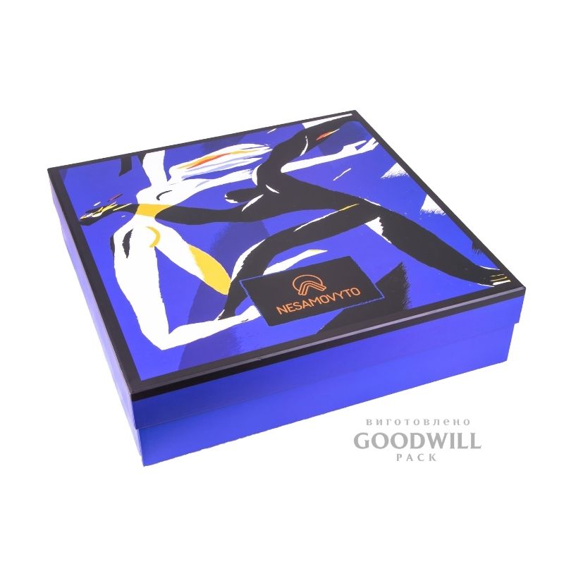 Коробка фірмова із картону з повнокольоровим друком фото