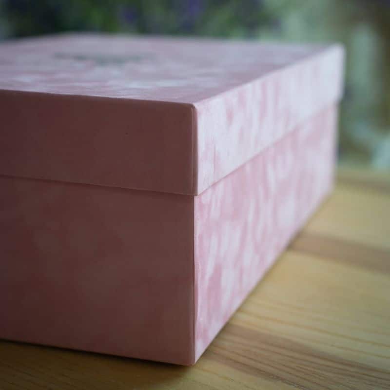 Фірмова коробка для одягу фото