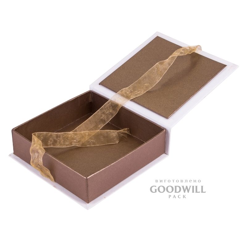 Коробка с лентой фото