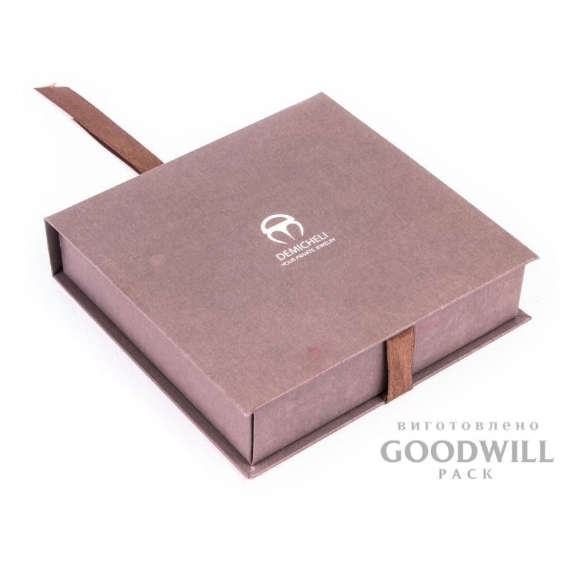 Коробка картонна для презентів з атласними стрічками зображення