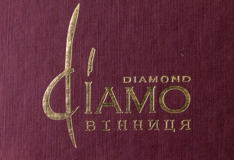 Тиснення золотою фольгою на дизайнерському папері фото