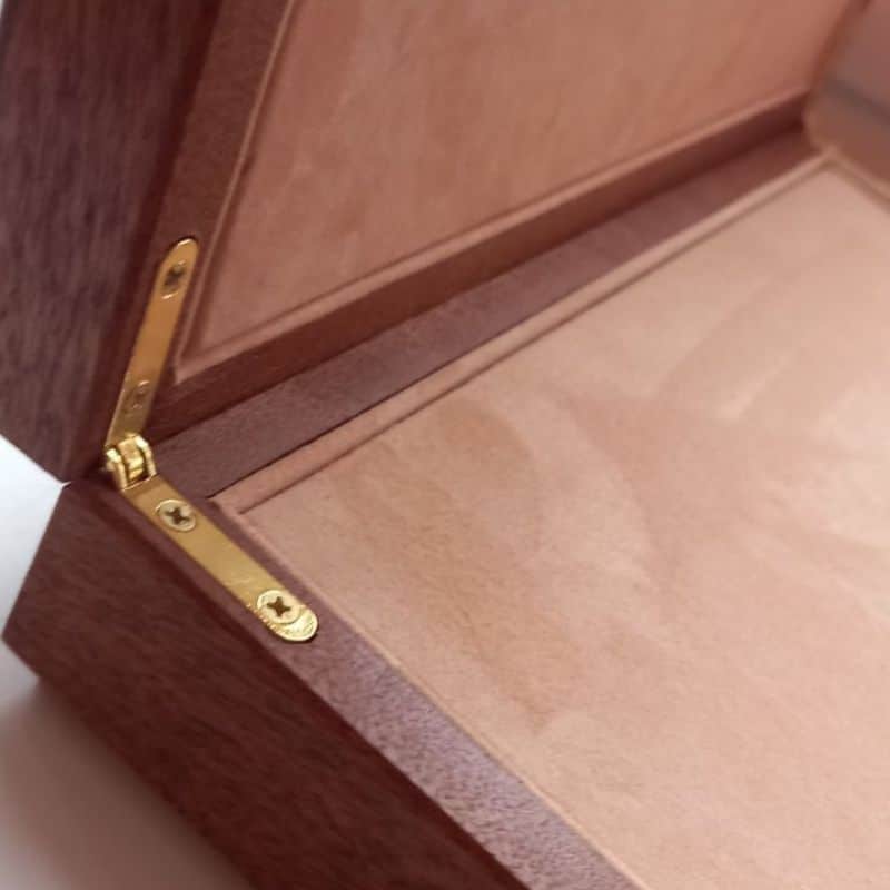 Деревянная коробка с ложементгом фото