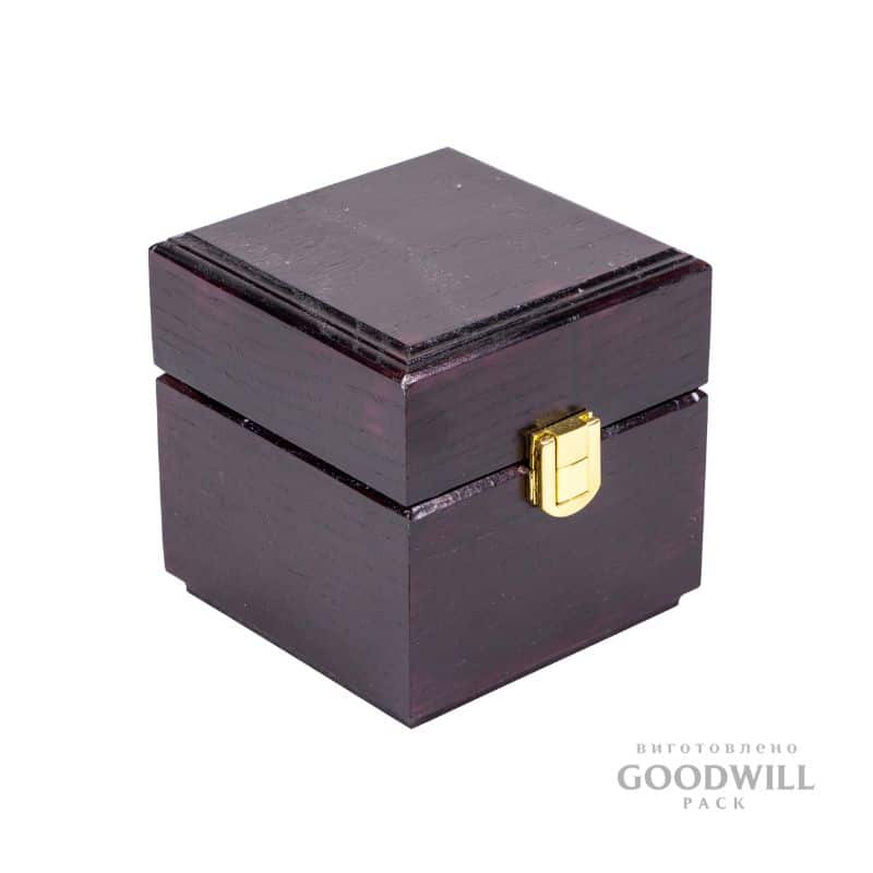 Коробка дерев'яна подарункова для персня фотографія
