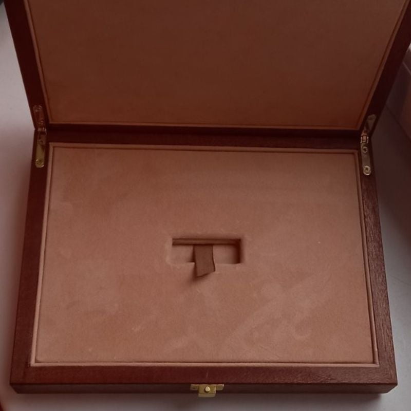 деревянная коробка для флешки с логотипом фото