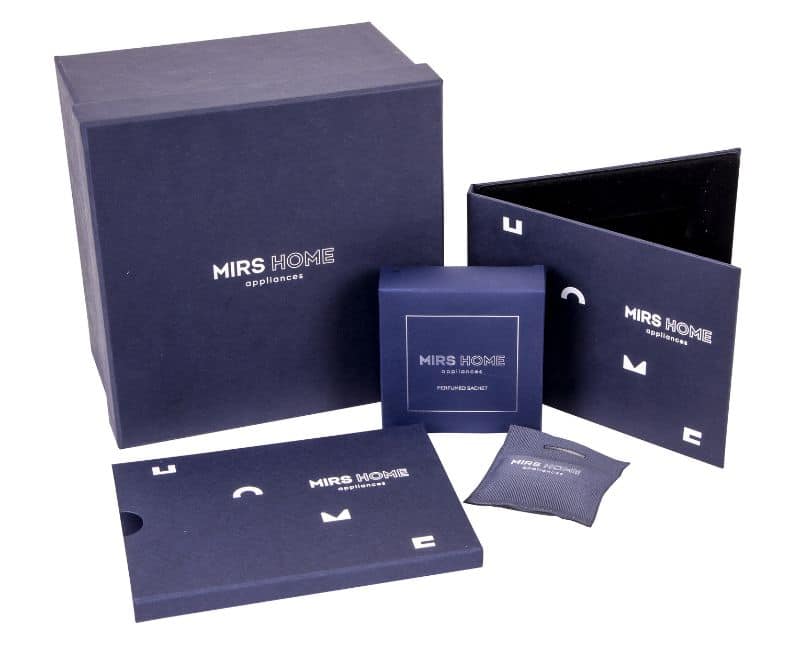 Коробки та упаковка з картону з печаткою на замовлення фотографія