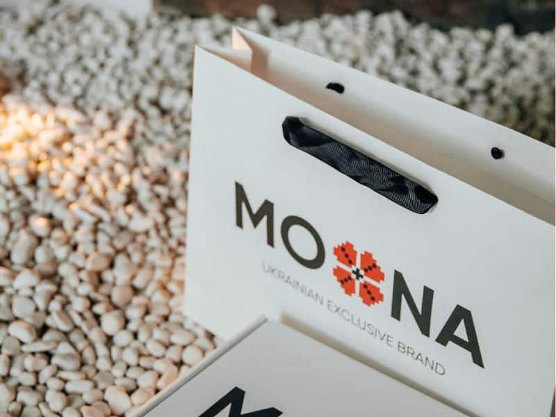 Логотип на пакеті фото