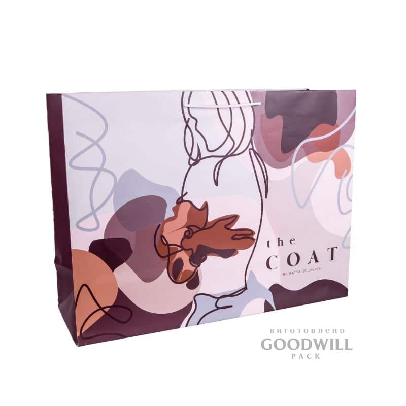 Пакет брендированный для верхней одежды с логотипом фотография