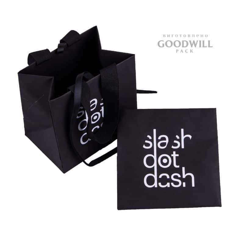 Пакет брендований з клеєними репсовими ручками фотографія