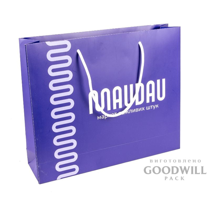 Пакет із картону брендований з ручками фотографія