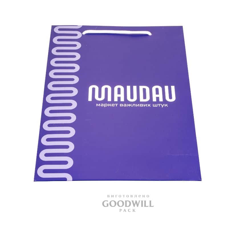 Фотографія друк логотипа на паперовому пакеті