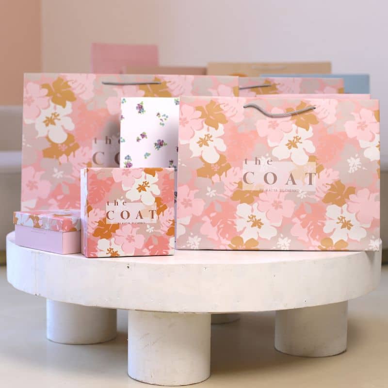 Фотографія друк логотипу на паперових пакетах