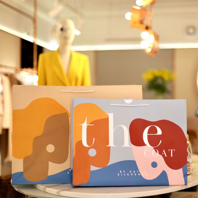 Фотография бумажные пакеты с печатью логотипа