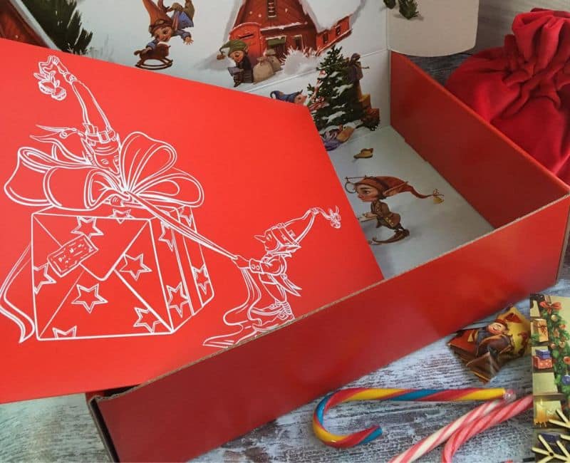 Коробки з гофрокартону для одягу фотографія