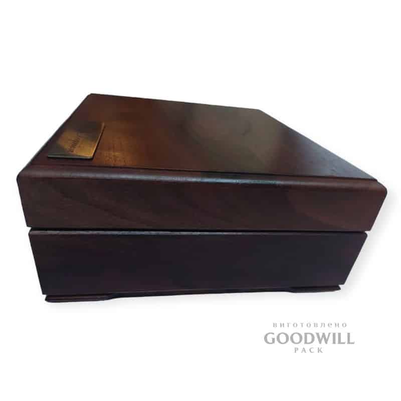 Коробка из дерева подарочная для бокалов фотография
