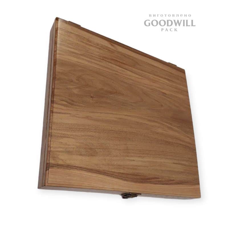 Коробка с индивидуальным фактурным рисунком из дерева фотография