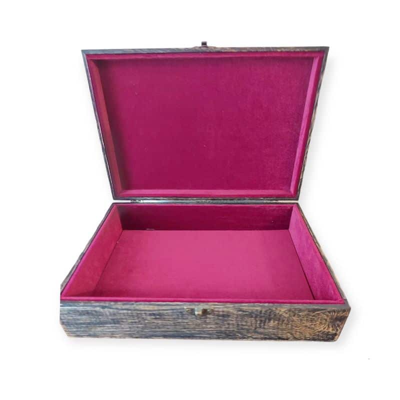 Обтяжка оксамит в дерев'яній коробці фотографія