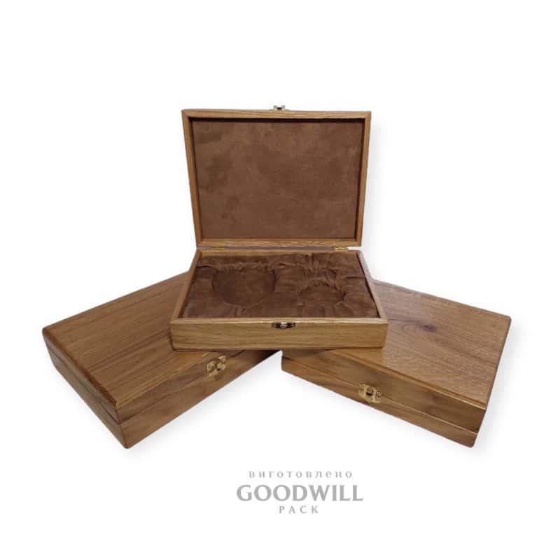 Індивідуальні коробки з дерева виготовлені на замовлення фотографія