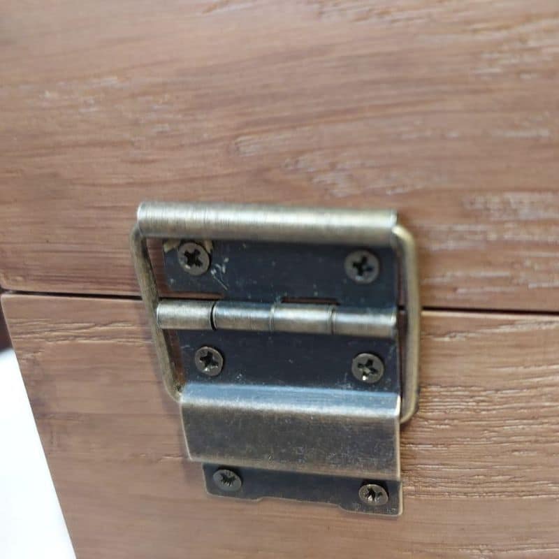 Фурнітура на коробці з дерева фото 1