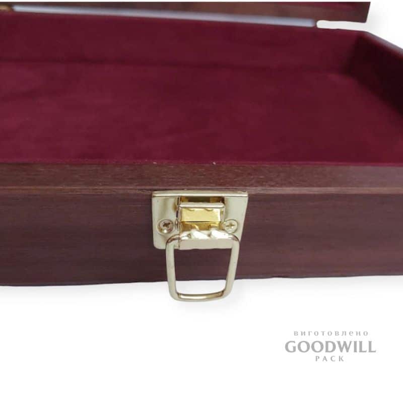 Фурнітура петлі на дерев'яній коробці фото 1