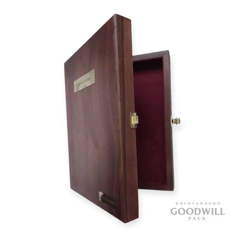 Коробка з дерева для книги