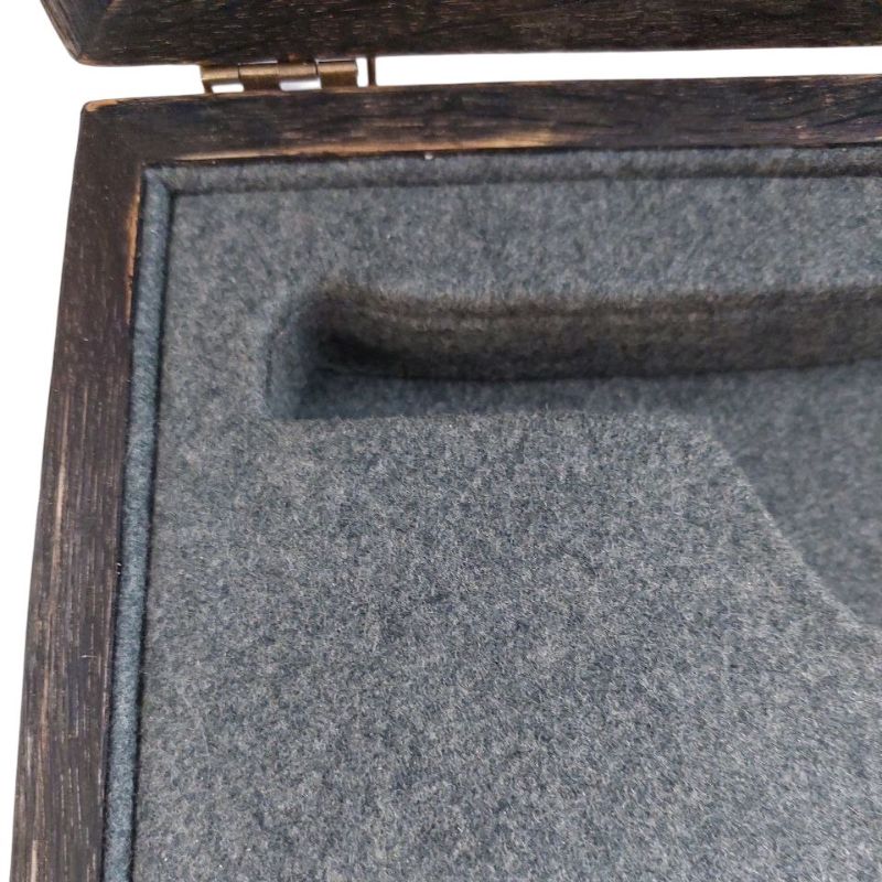 Ложемент для пістолета фотографія