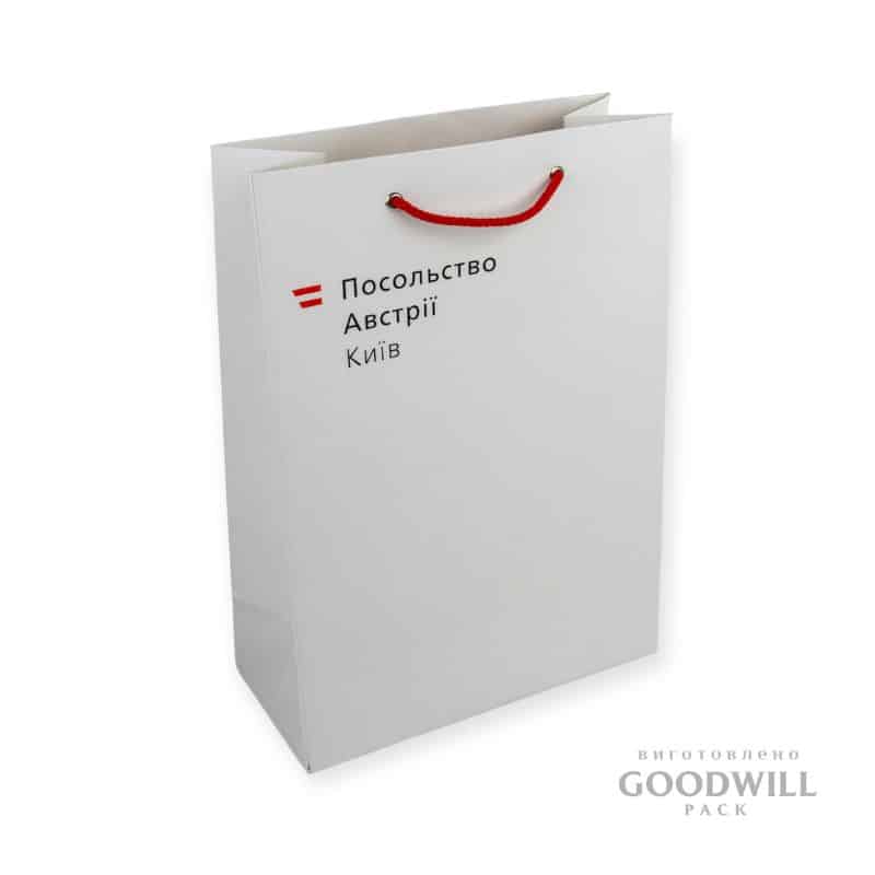 Пакет брендований для Посольства Австрії фотографія