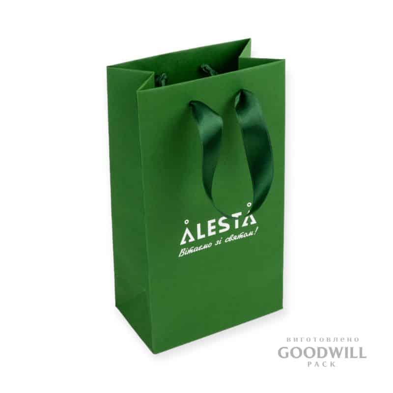 Пакет паперовий з атласними ручками зав’язаними на вузол фотографія