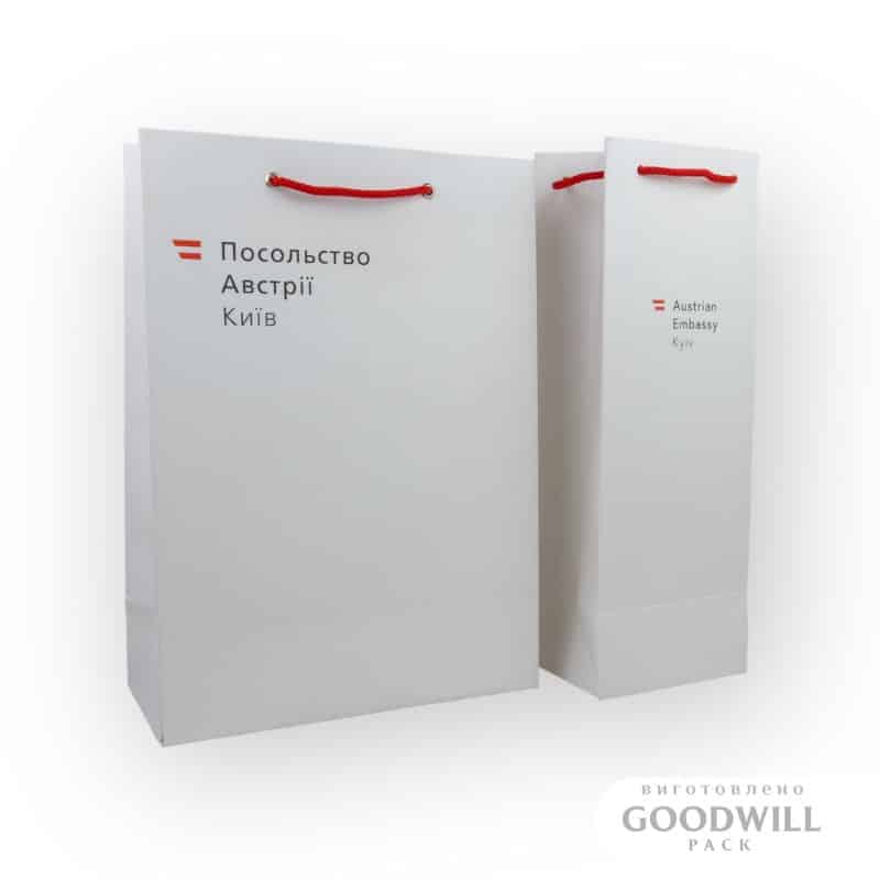 Пакети брендовані з друком логотипа фотографія