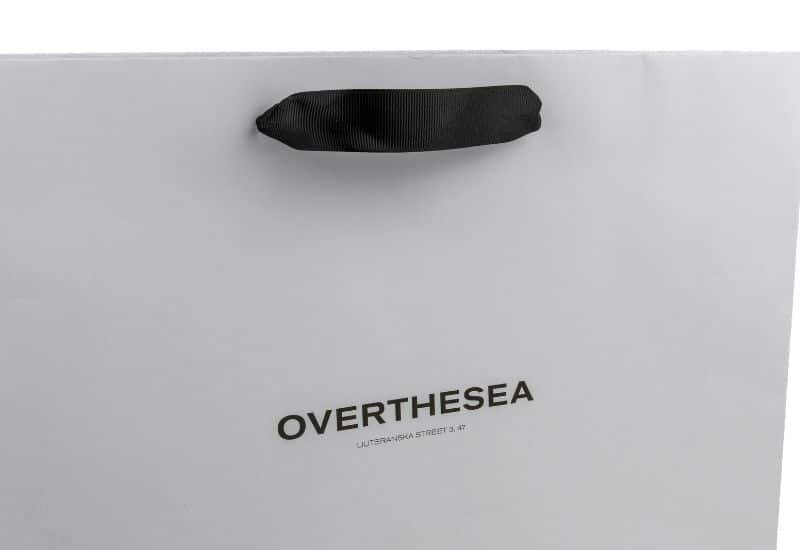 Ручки на паперовому пакеті фотографія