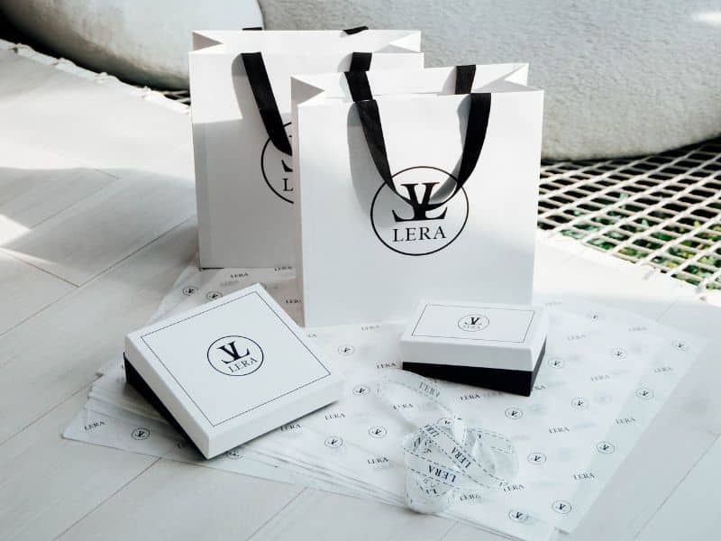 Пакети паперові з логотипом для бренда LERA brand by Valeria Konovalyuk фотографія