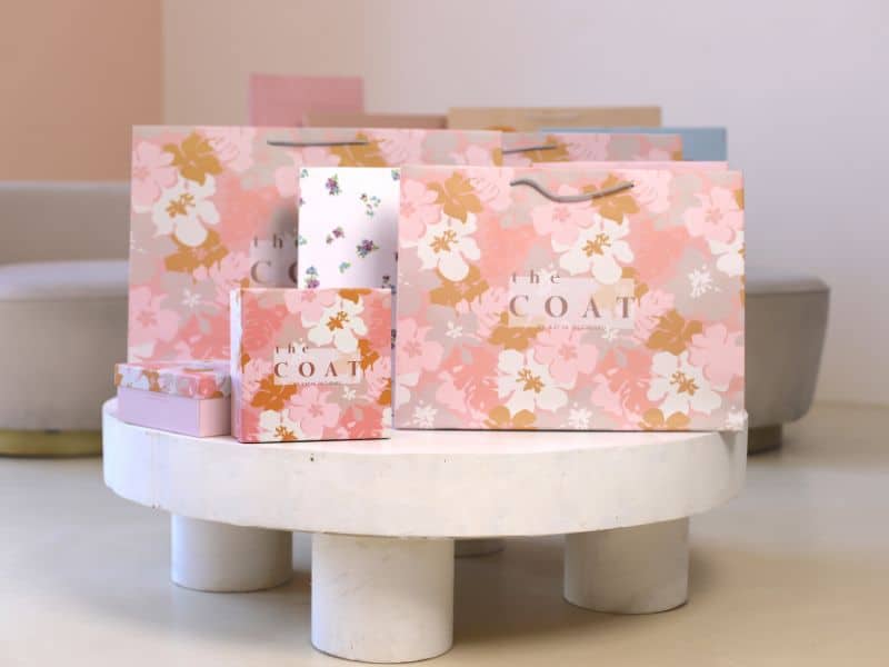 Паперові пакети із нанесенням логотипу фотографія