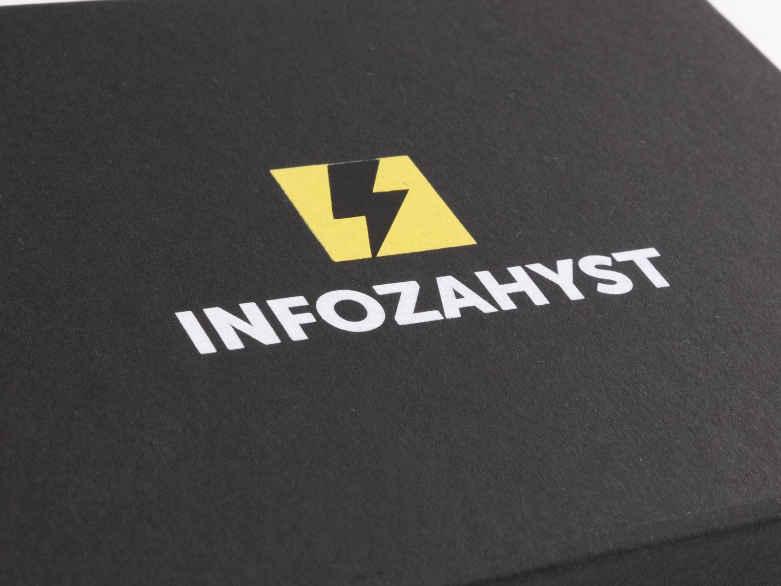 Друк логотипу на коробці приклад фото