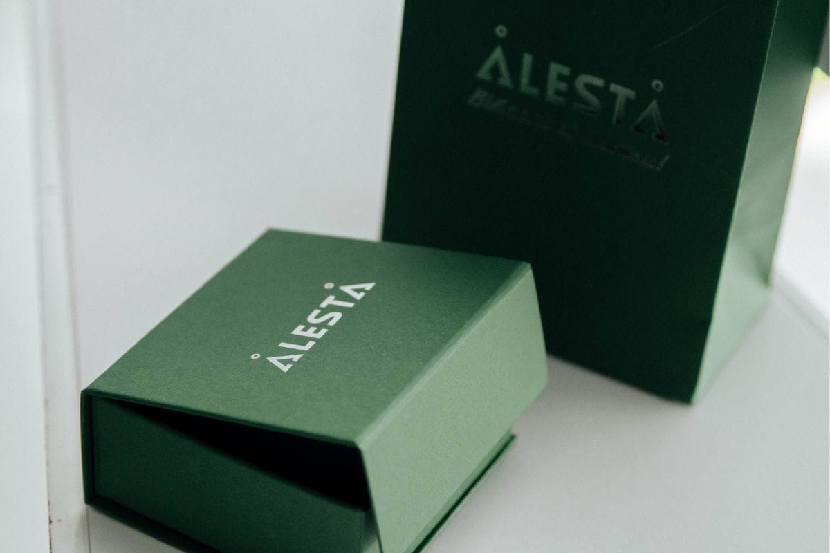 Коробка для прикрас з друком логотипа фотографія