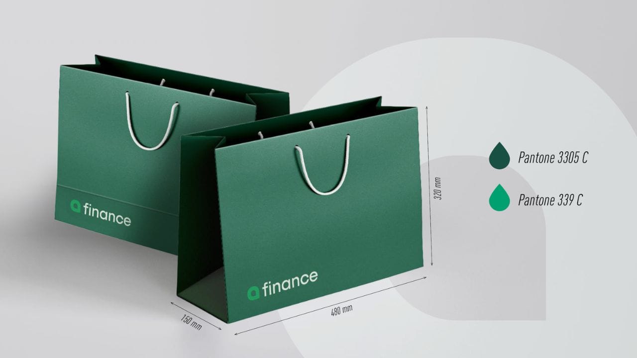 Пакет картонний для подарунків з друком логотипа фотографія