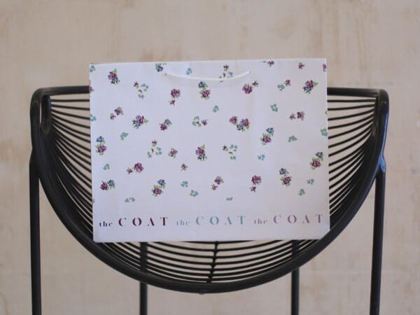 Паперовий пакет брендований фотографія