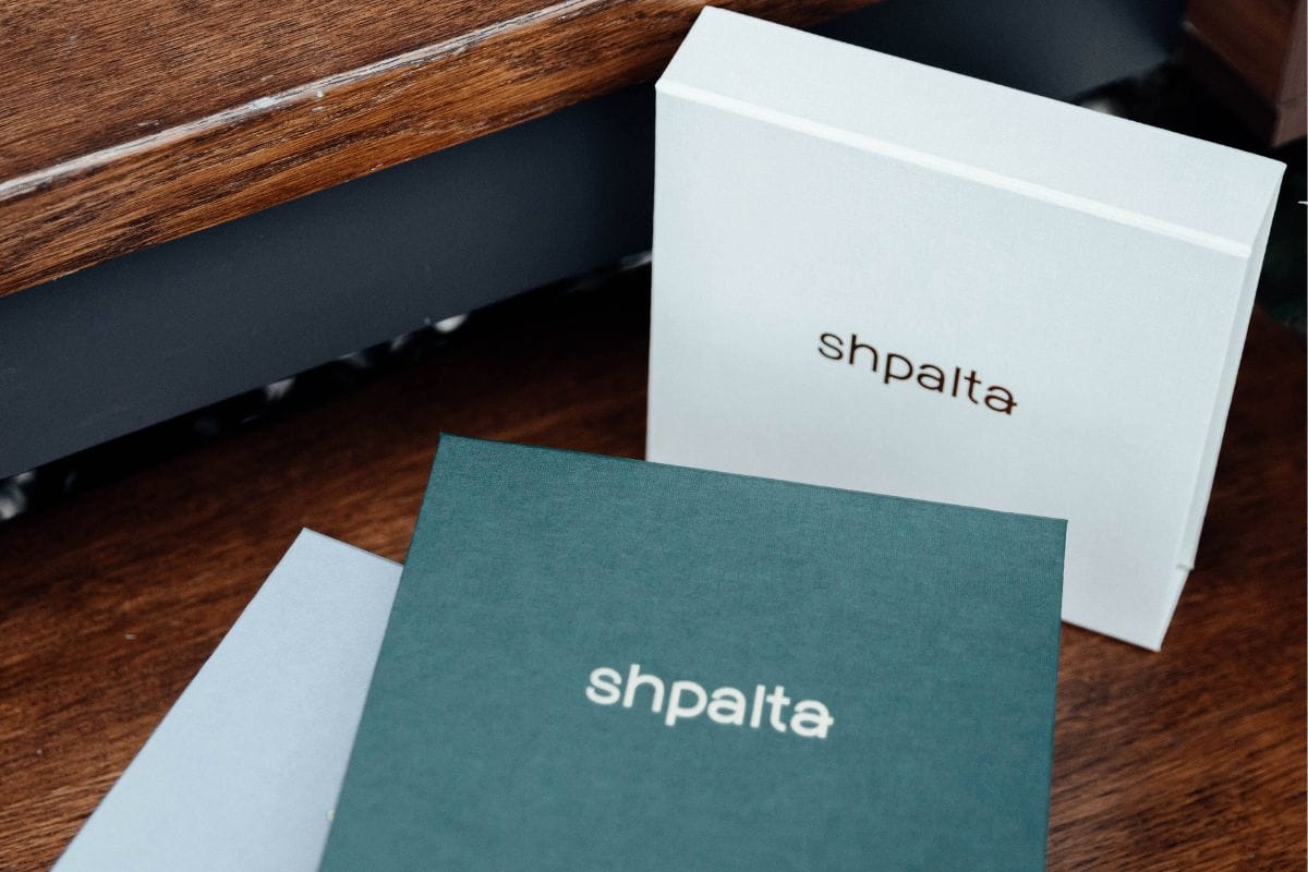 Приклад друку логотипа на коробках фотографія